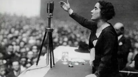 Clara Campoamor. Clara Campoamor.