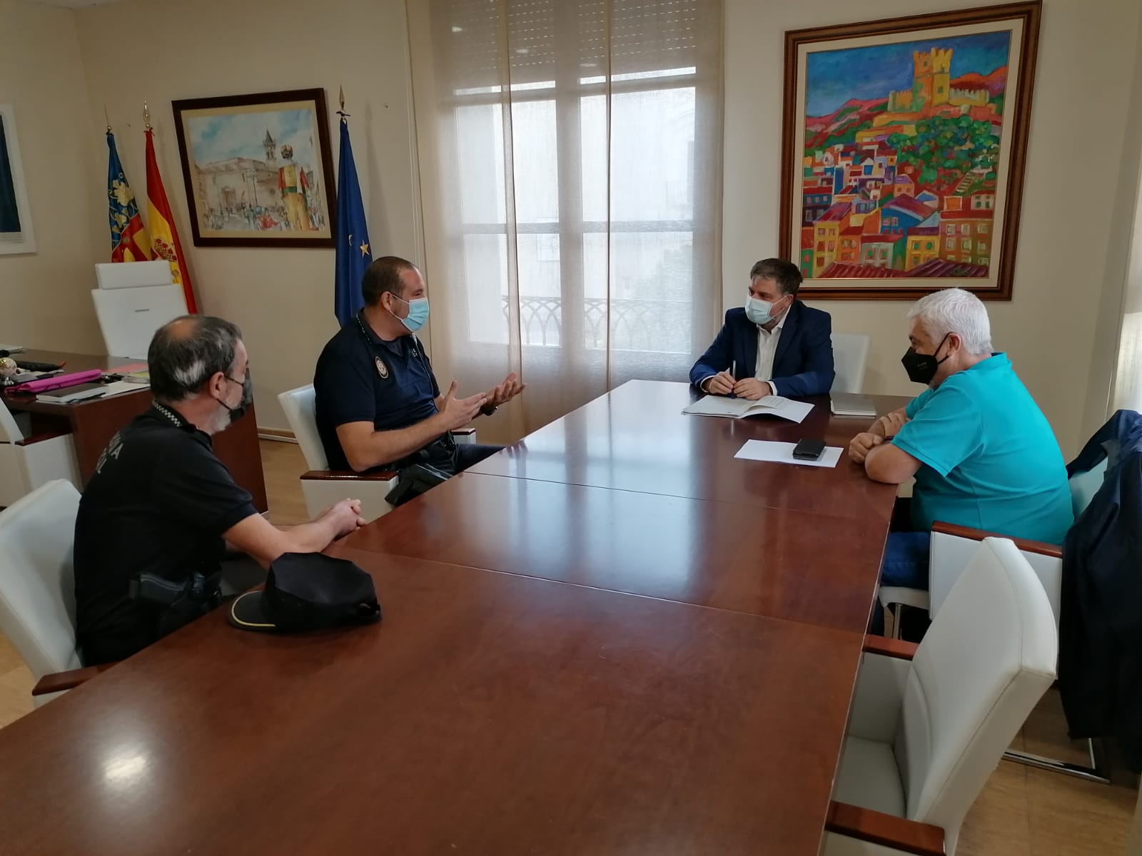 La investigación de un agente de la Policía Local de Villena destapa una red de talleres británicos que expedían de manera fraudulenta ITV de vehículos que estaban en España La investigación de un agente de la Policía Local de Villena destapa una red de talleres británicos que expedían de manera fraudulenta ITV de vehículos que estaban en España