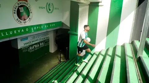 Eneko Satrústegui, futbolista del Racing de Santander Eneko Satrústegui, futbolista del Racing de Santander. Primera RFEF