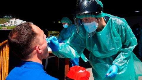 Euskadi suma 1.361 nuevos positivos con 55 pacientes en las UCI Euskadi suma 1.361 nuevos positivos con 55 pacientes en las UCI