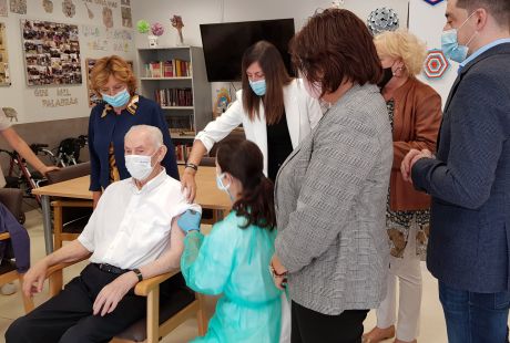 Más de 11.600 ancianos han recibido ya la tercera dosis Más de 11.600 ancianos han recibido ya la tercera dosis