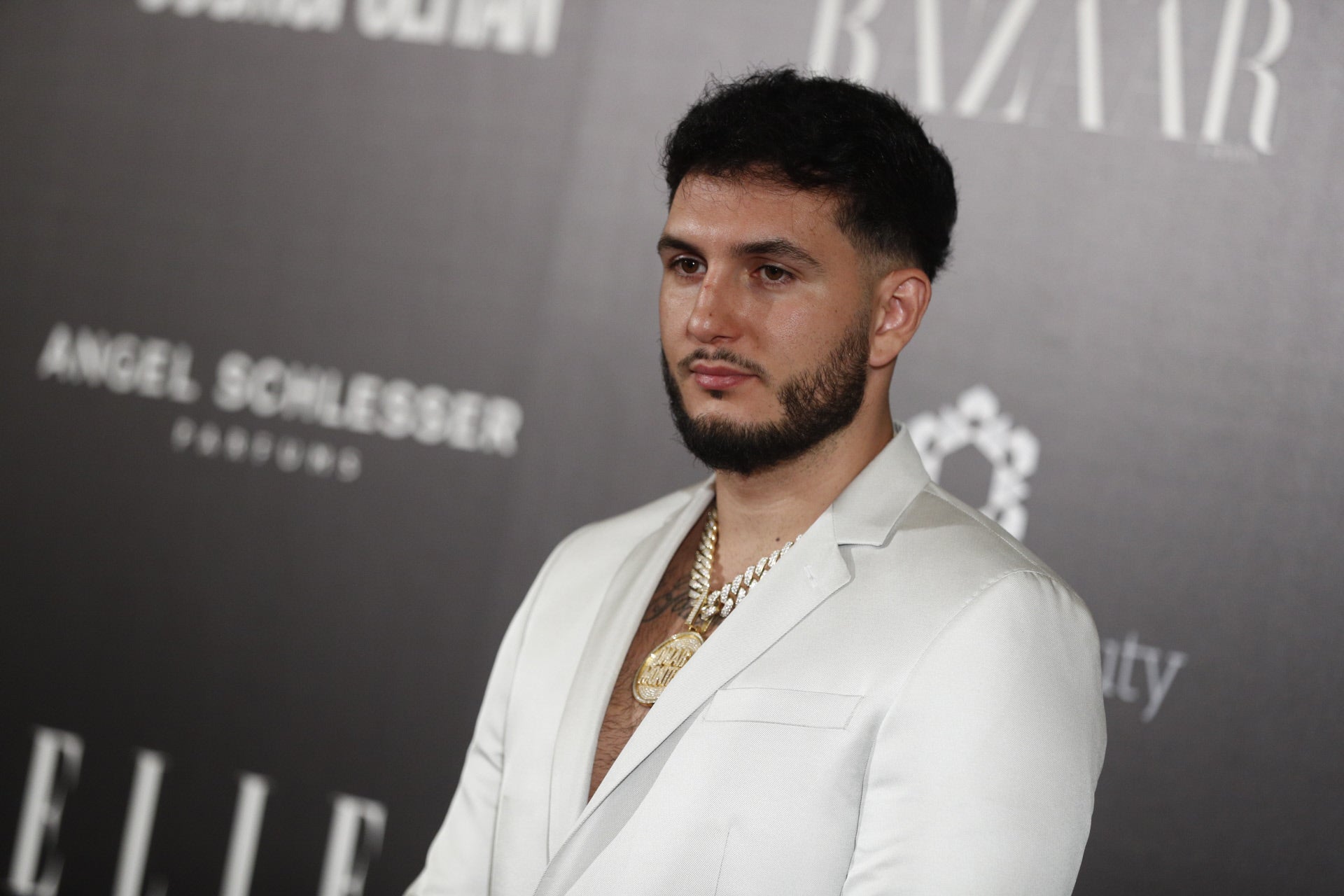 Cae una red que falsificaba pasaportes covid y pruebas PCR a famosos, entre ellos a Omar Montes Cae una red que falsificaba pasaportes covid y pruebas PCR a famosos, entre ellos a Omar Montes