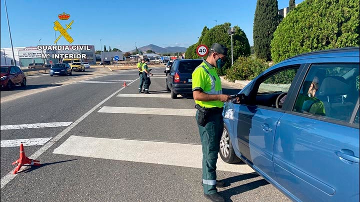 La Guardia Civil investiga a 44 conductores por delitos contra la seguridad vial durante el mes de septiembre La Guardia Civil investiga a 44 conductores por delitos contra la seguridad vial durante el mes de septiembre