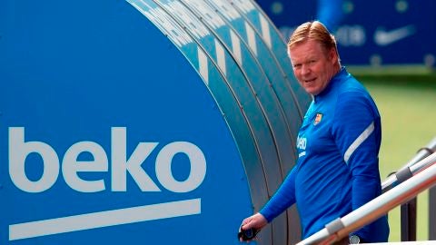 Koeman durante un entrenamiento del Barcelona