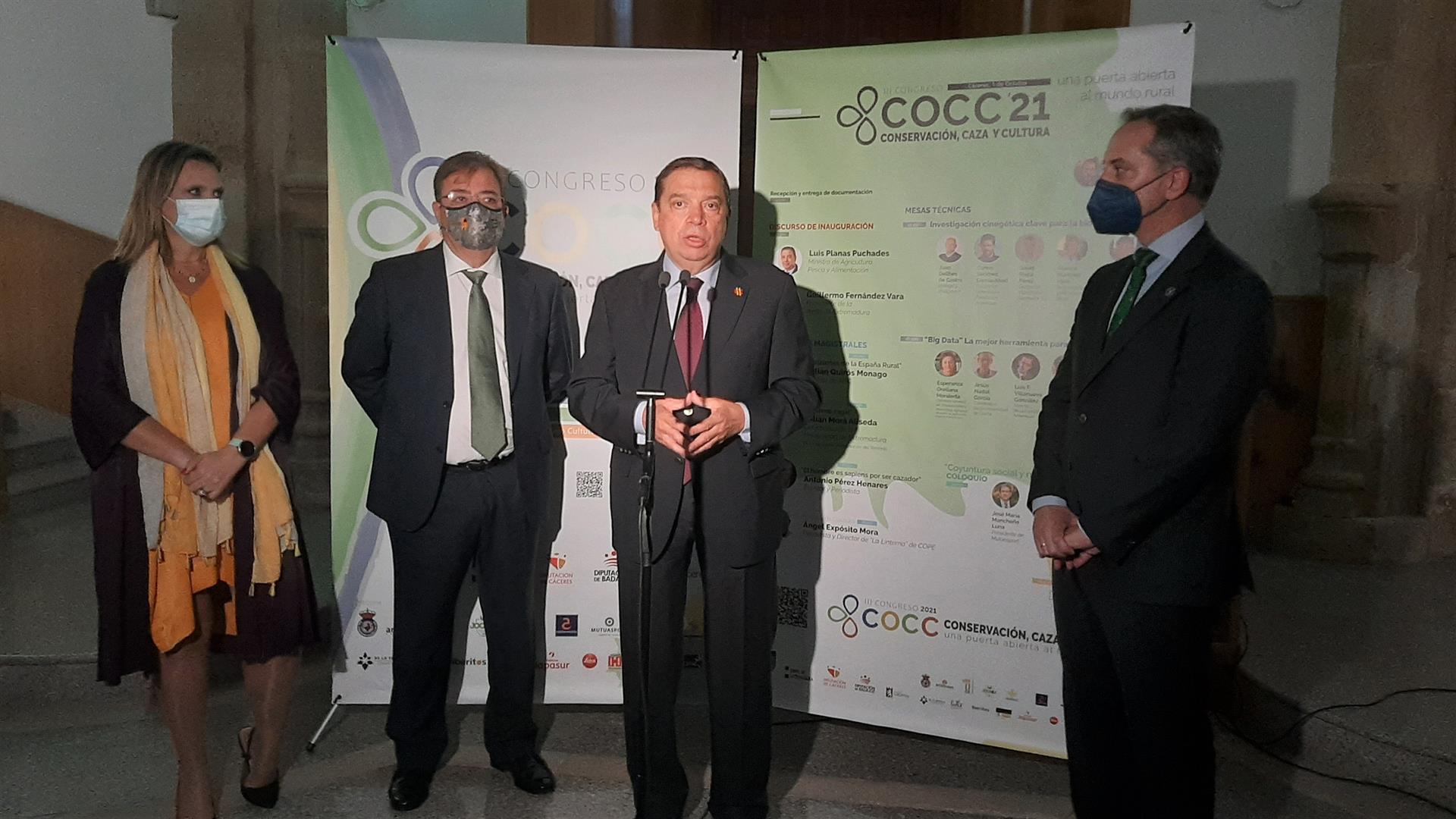 Luis Planas y Fernández Vara en pro de la caza Luis Planas y Fernández Vara en pro de la caza
