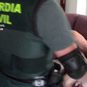 Instantes de la detención de esta persona