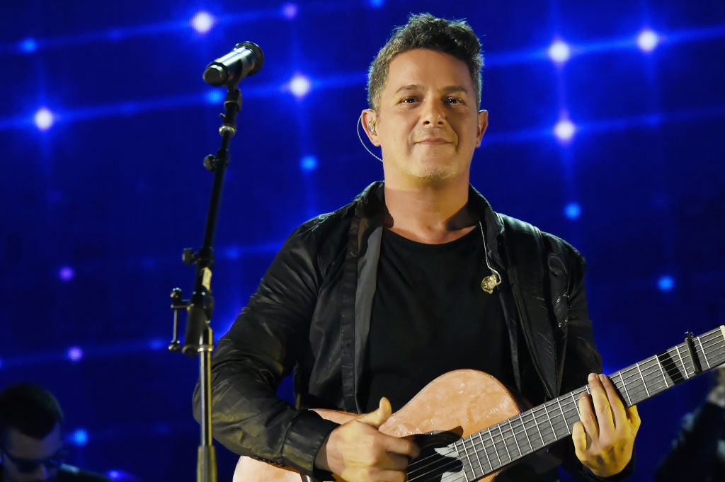 Alejandro Sanz prepara una canción para la inauguración del nuevo Bernabéu Alejandro Sanz prepara una canción para la inauguración del nuevo Bernabéu