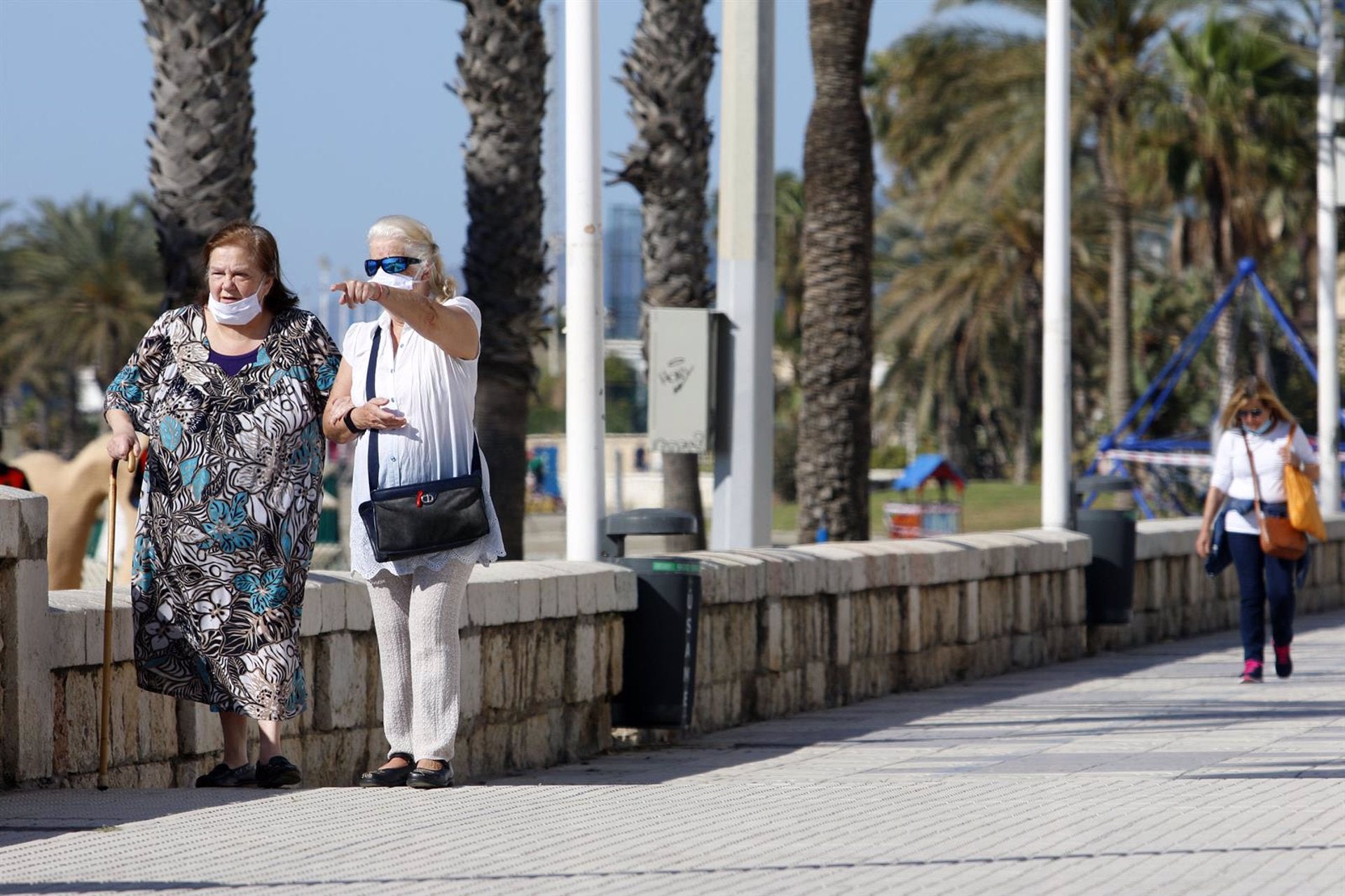 El peatón gana espacio en el paseo marítimo Pablo Ruiz Picasso El peatón gana espacio en el paseo marítimo Pablo Ruiz Picasso