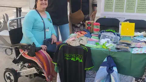 Mesa informativa de Proyecto Alpha en Cádiz Mesa informativa de Proyecto Alpha en Cádiz