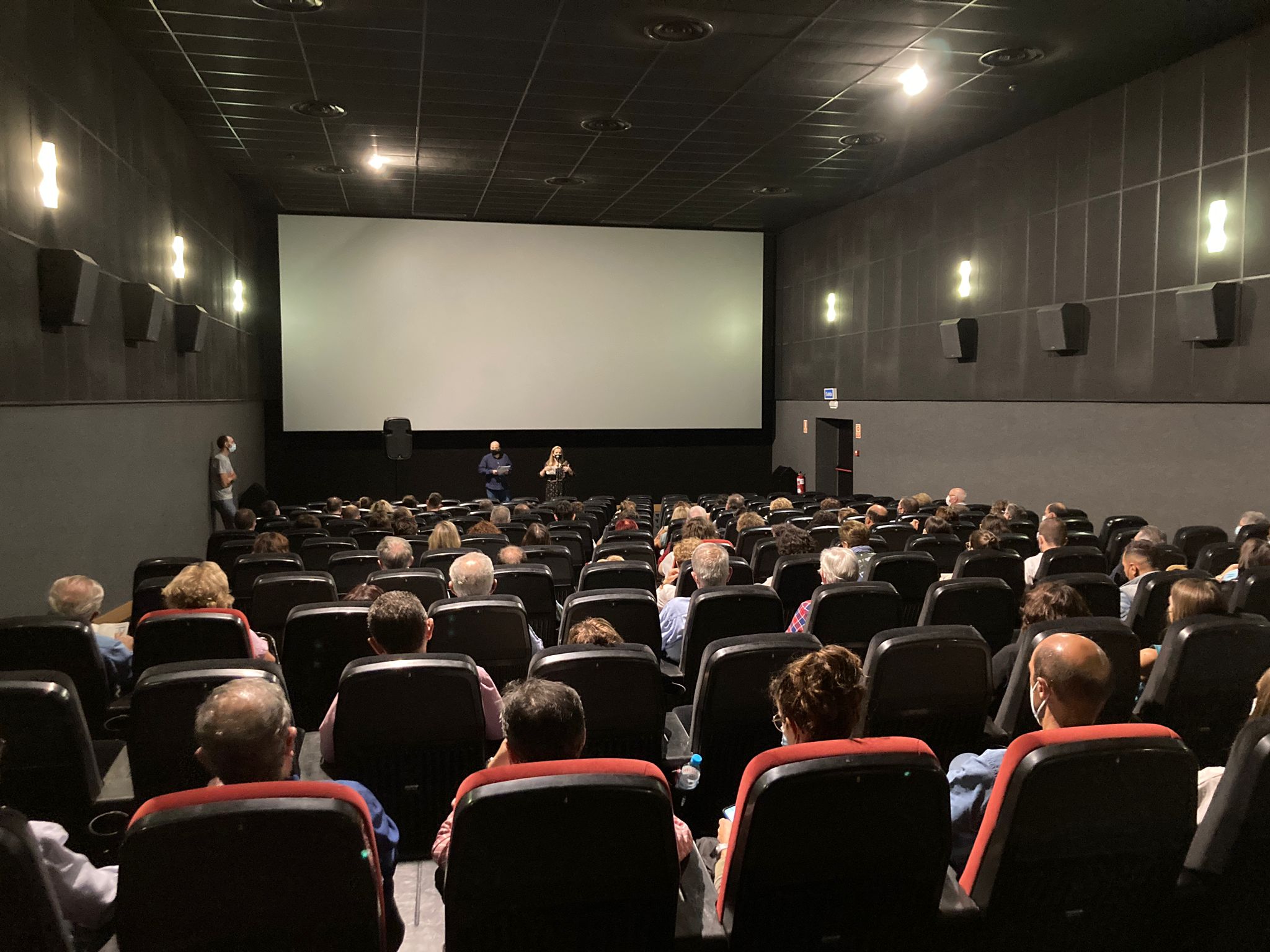 El público abarrota las primeras proyecciones del Cine Solidario en 2021 El público abarrota las primeras proyecciones del Cine Solidario en 2021