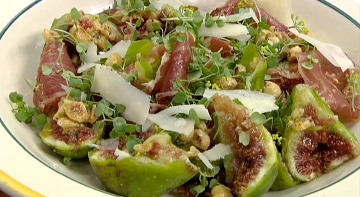 Así se prepara la receta de Robin Food de ensalada de higos, jamón ibérico y queso curado Así se prepara la receta de Robin Food de ensalada de higos, jamón ibérico y queso curado