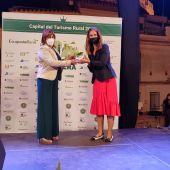 Yeste recibe el galardón como finalista de la Capital del Turismo Rural 2021