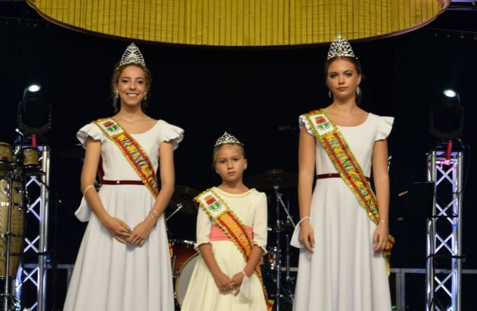 La Reina Infantil es Aitana Sáez Punzano,y la Reina del Ausente es Clara Martínez Romero La Reina Infantil es Aitana Sáez Punzano,y la Reina del Ausente es Clara Martínez Romero