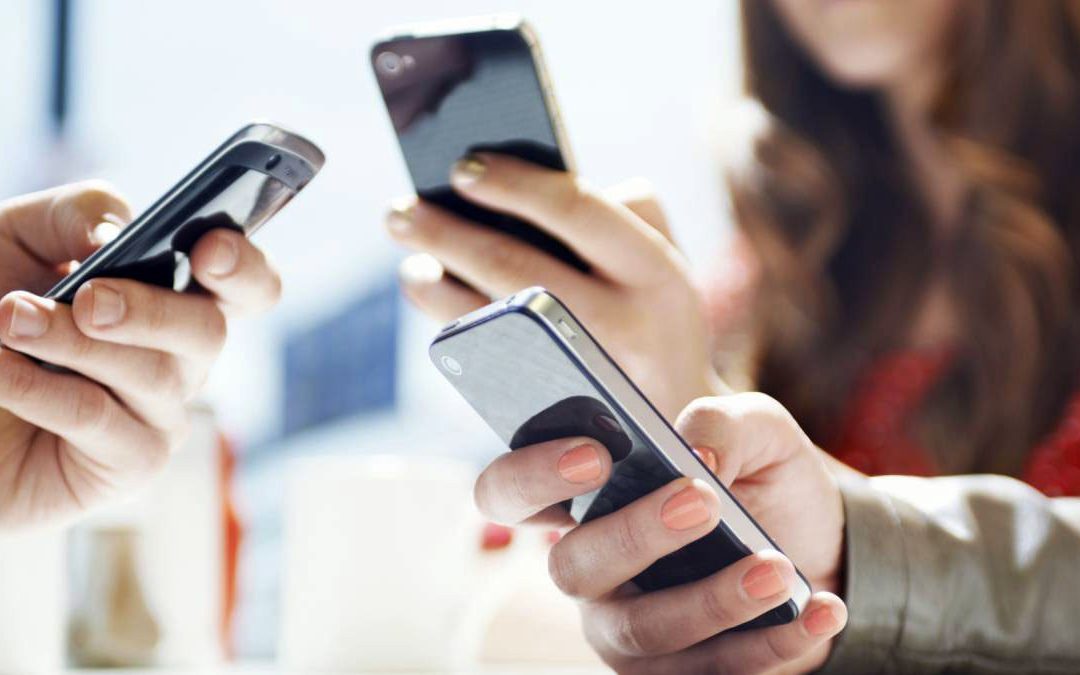 Un 2% de los jovenes entre 15 y 25 años son adictos a las redes sociales y un 15-20% abusan de ellas Un 2% de los jovenes entre 15 y 25 años son adictos a las redes sociales y un 15-20% abusan de ellas