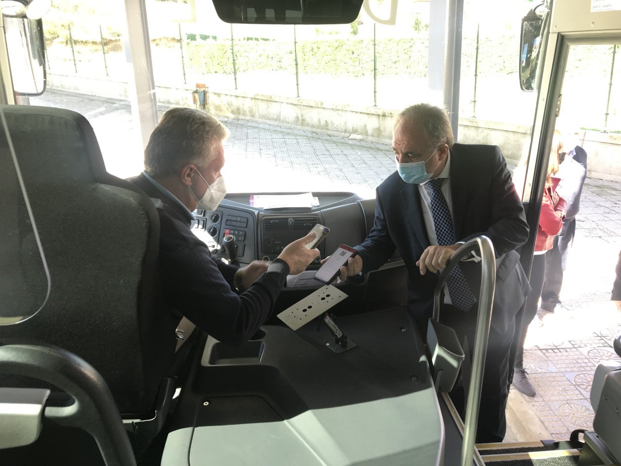 La Junta implanta el bono rural gratuito en la zona de transporte a la demanda de Cervera de Pisuerga La Junta implanta el bono rural gratuito en la zona de transporte a la demanda de Cervera de Pisuerga