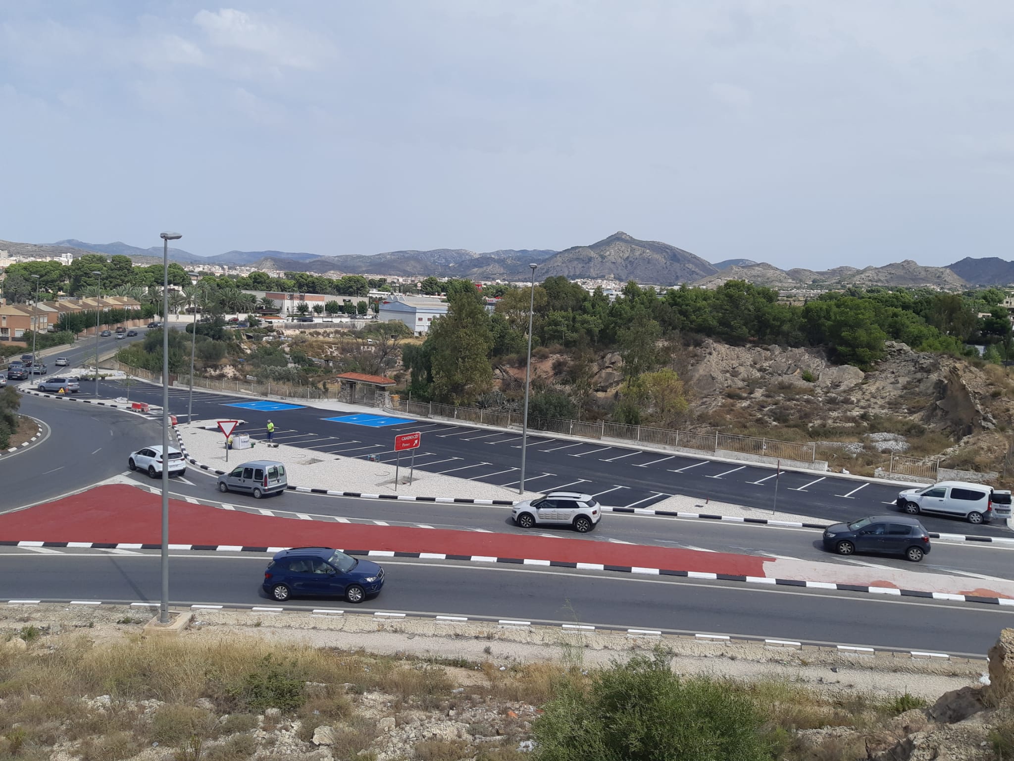 La Conselleria de Movilidad crea un aparcamiento junto a la rotonda de la CV-83 en Elda La Conselleria de Movilidad crea un aparcamiento junto a la rotonda de la CV-83 en Elda