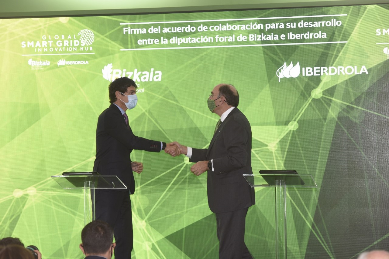Iberdrola y la Diputación Foral de Bizkaia ponen en marcha el centro tecnológico global que definirá las redes eléctricas del futuro Iberdrola y la Diputación Foral de Bizkaia ponen en marcha el centro tecnológico global que definirá las redes eléctricas del futuro