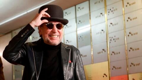 Joaqu&iacute;n Sabina, durante el acto en el Instituto Cervantes