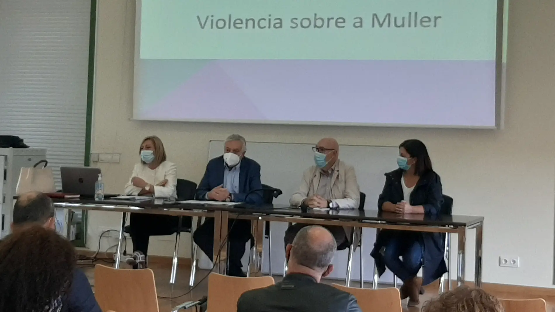 Emilio González subliña a importancia da formación especializada en violencia de xénero