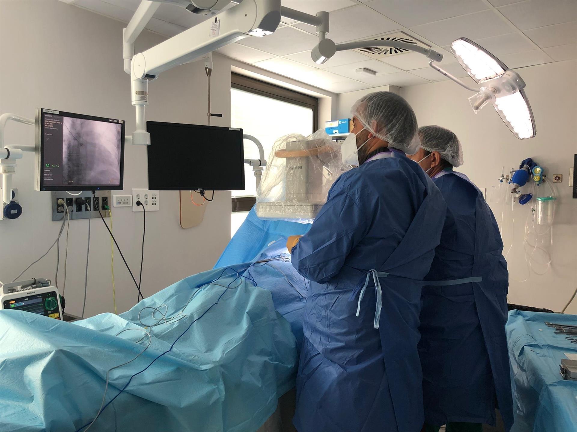 El Hospital General de Elche implanta un novedoso marcapasos que estimula específicamente la rama izquierda del corazón El Hospital General de Elche implanta un novedoso marcapasos que estimula específicamente la rama izquierda del corazón