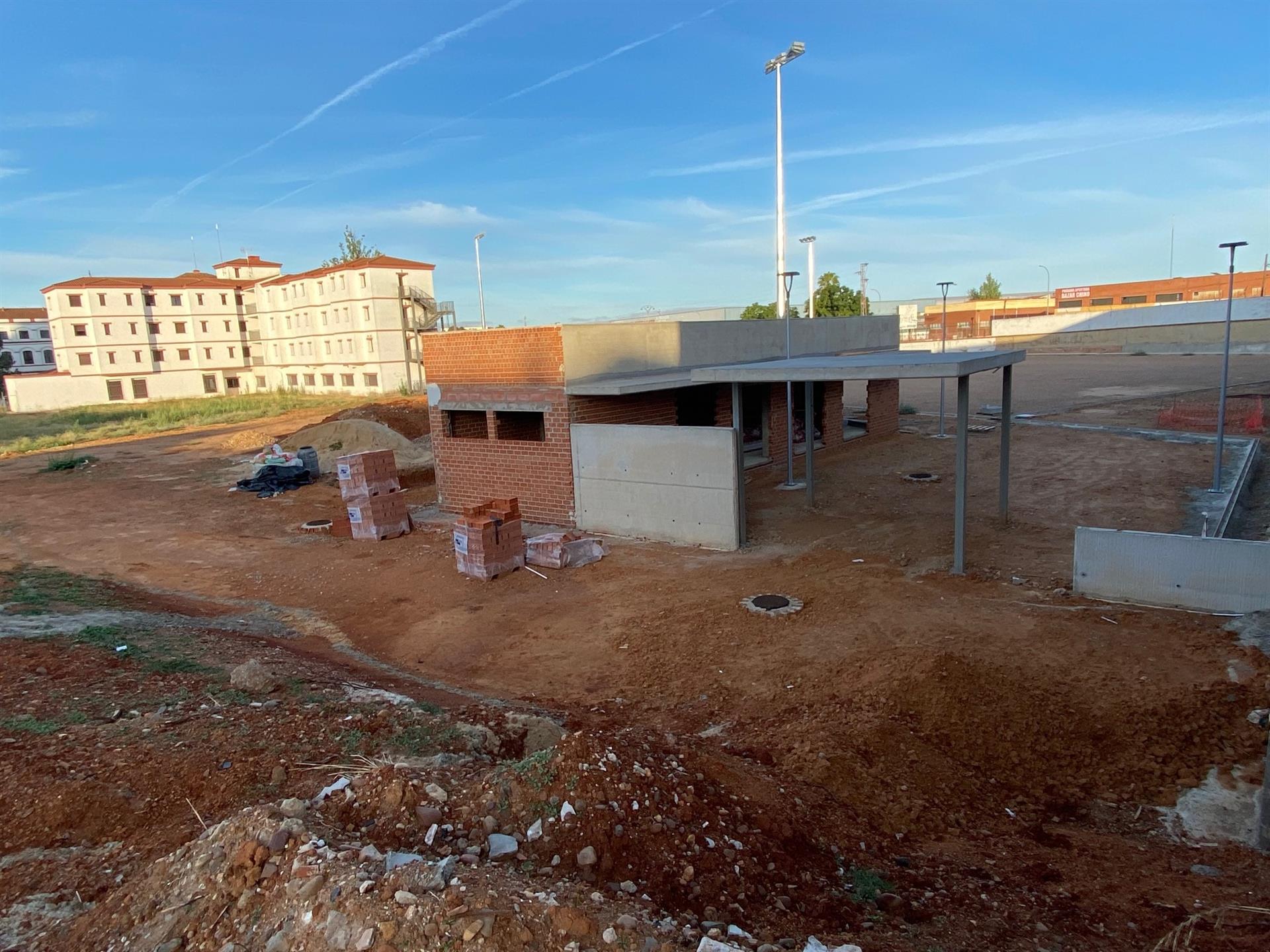 El PSOE de Badajoz critica el "parón" en las obras del campo de fútbol 11 junto al Seminario El PSOE de Badajoz critica el "parón" en las obras del campo de fútbol 11 junto al Seminario