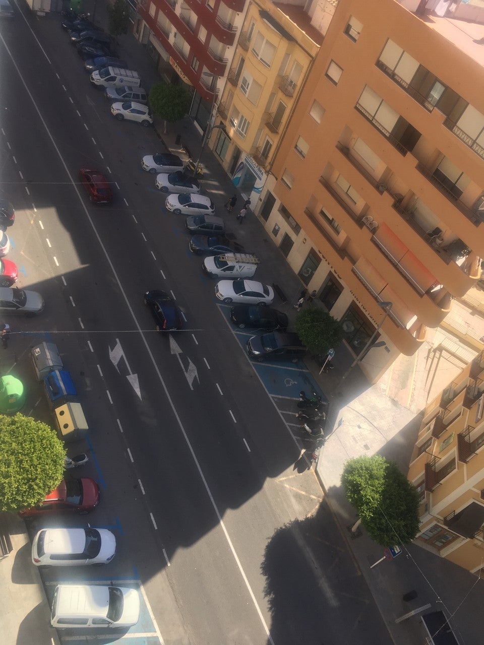 Una moto atropella, sin consecuencias graves a un peatón que cruzaba la Avenida del País Valencià de La Vila Una moto atropella, sin consecuencias graves a un peatón que cruzaba la Avenida del País Valencià de La Vila