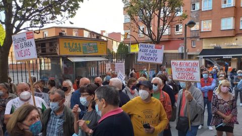 Concentraci&oacute;n de los vecinos en Gij&oacute;n en defensa de la Atenci&oacute;n Primaria