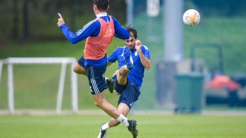 Arribas y Borja S&aacute;nchez, en un entrenamiento en El Requex&oacute;n.