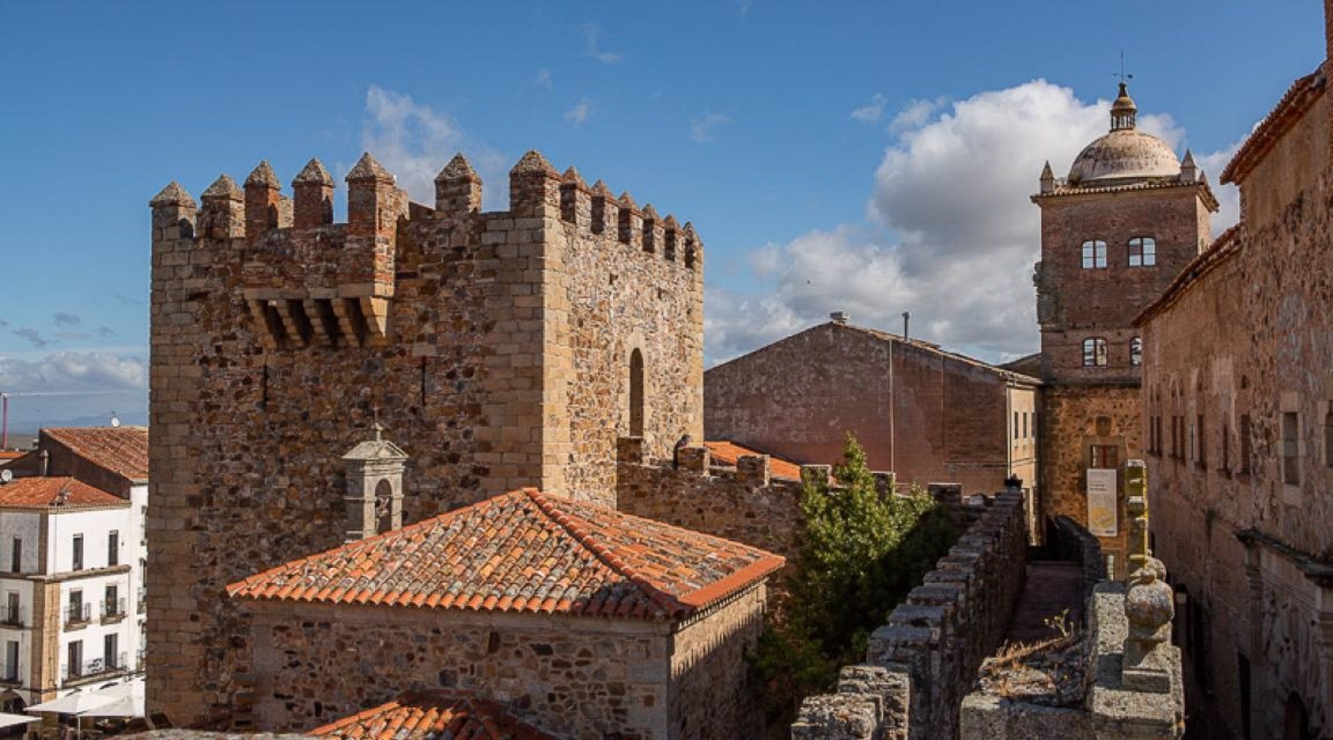 Los centros turísticos de Cáceres modifican sus días de apertura para aumentar las pernoctaciones Los centros turísticos de Cáceres modifican sus días de apertura para aumentar las pernoctaciones