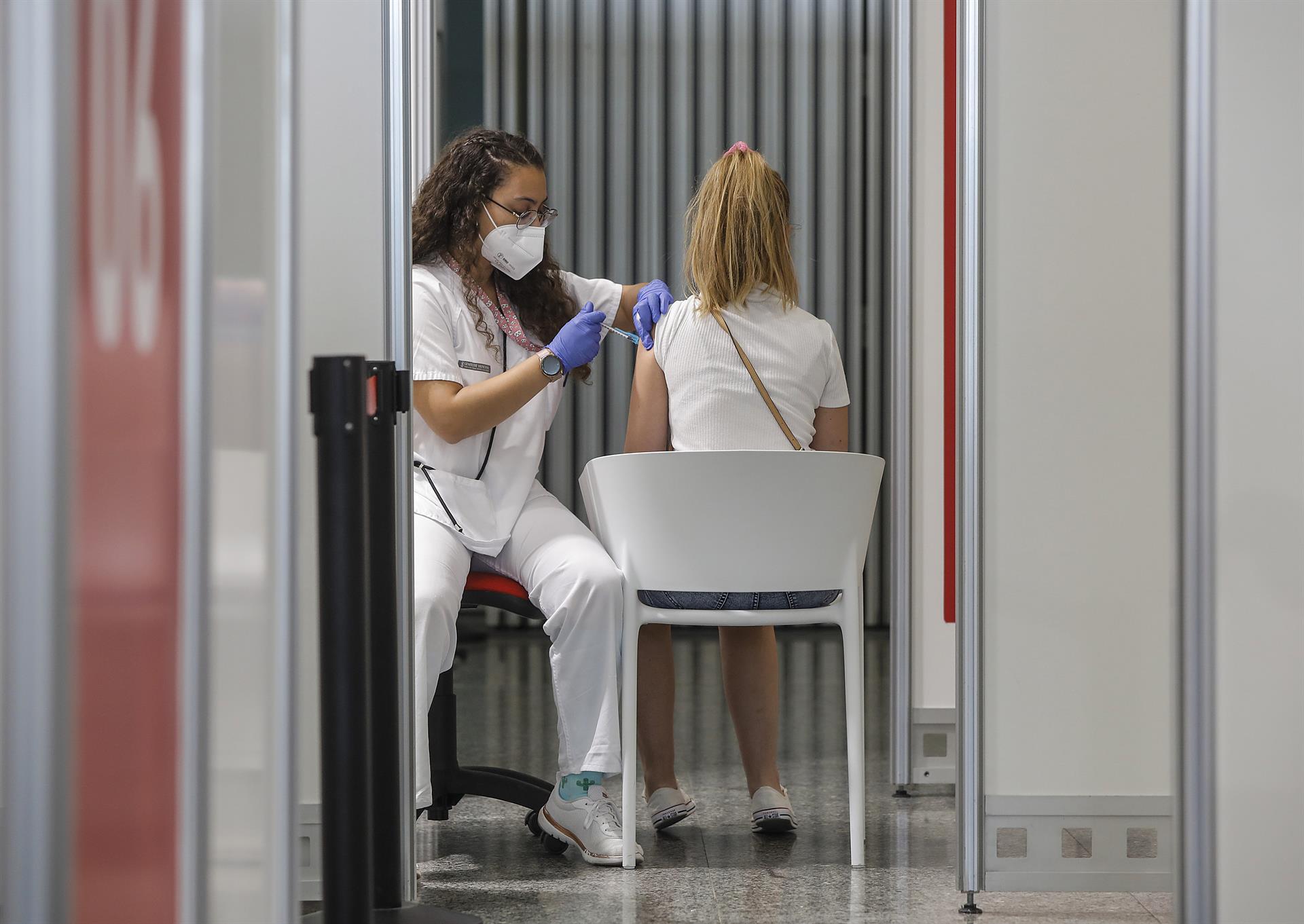 La Generalitat concede la Alta Distinción a los equipos de vacunación contra el coronavirus La Generalitat concede la Alta Distinción a los equipos de vacunación contra el coronavirus