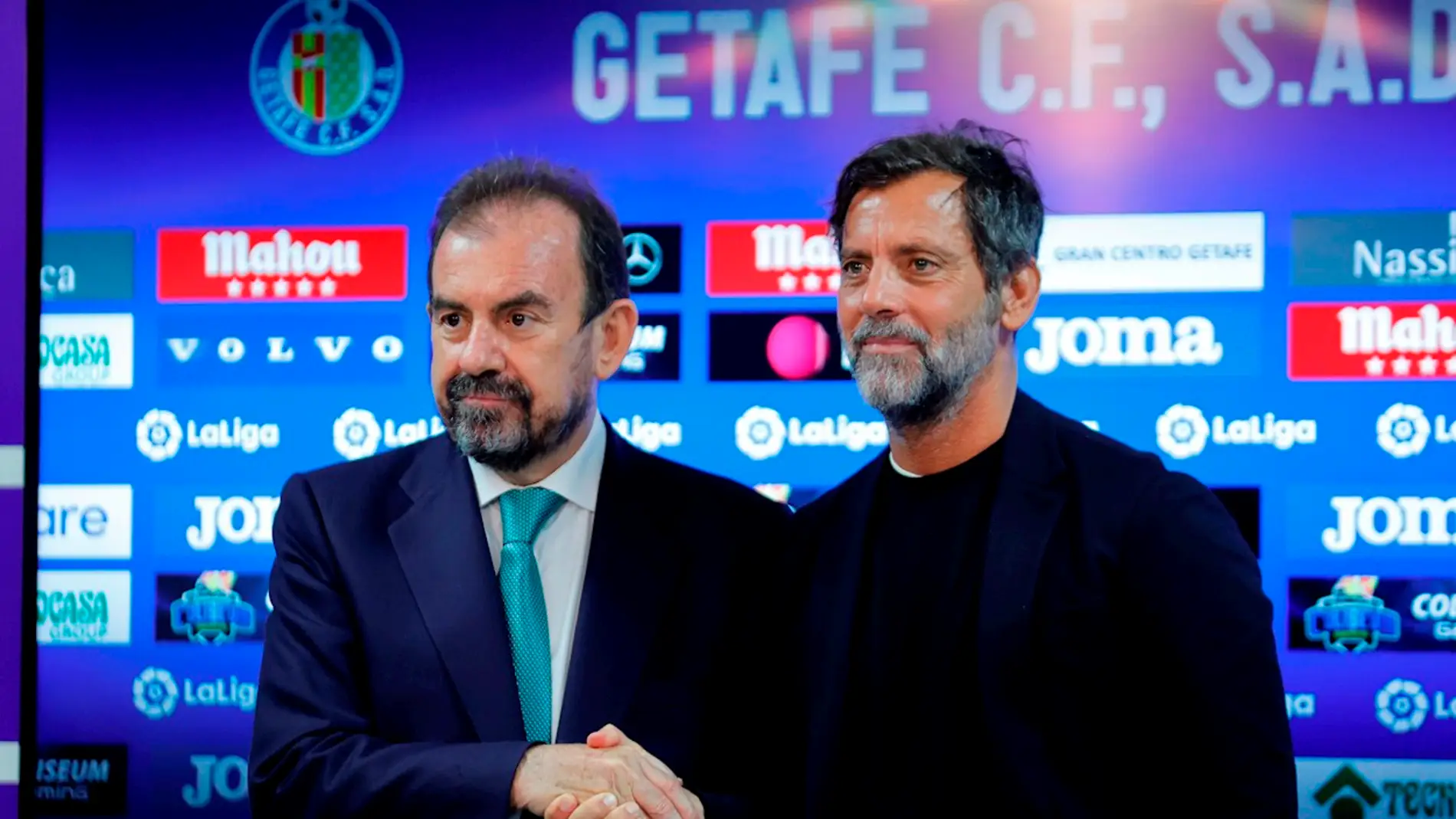 Quique Sánchez Flores en su presentación como entrenador del Getafe junto a Ángel Torres