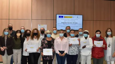 El Ayuntamiento de Albacete forma a 16 desempleados de más de 52 años como informadores medioambientales, jardineros y cuidadores El Ayuntamiento de Albacete forma a 16 desempleados de más de 52 años como informadores medioambientales, jardineros y cuidadores