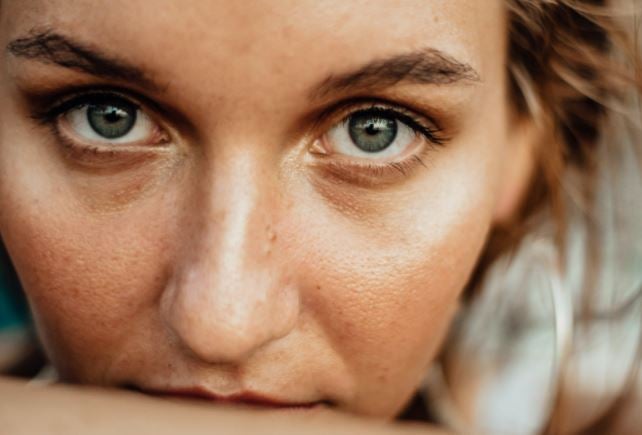 La lipoestructura facial permite mejorar la calidad de la piel en el contorno de los ojos La lipoestructura facial permite mejorar la calidad de la piel en el contorno de los ojos