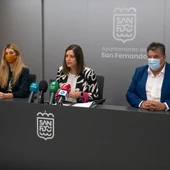Presentación del paquete de medidas en la sala de prensa del Ayuntamiento de sAN fernando Presentación del paquete de medidas en la sala de prensa del Ayuntamiento de sAN fernando