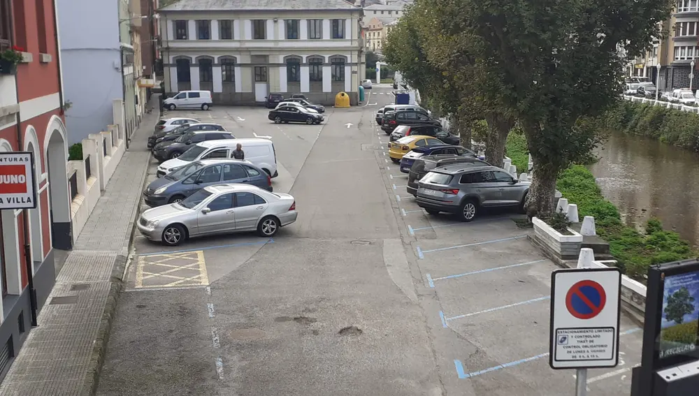 Las obras ogligaran a restricciones de aparcamiento en La Feria, Luarca. Las obras ogligaran a restricciones de aparcamiento en La Feria, Luarca.