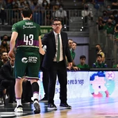 Fotis Katsikaris en partido Fotis Katsikaris en partido