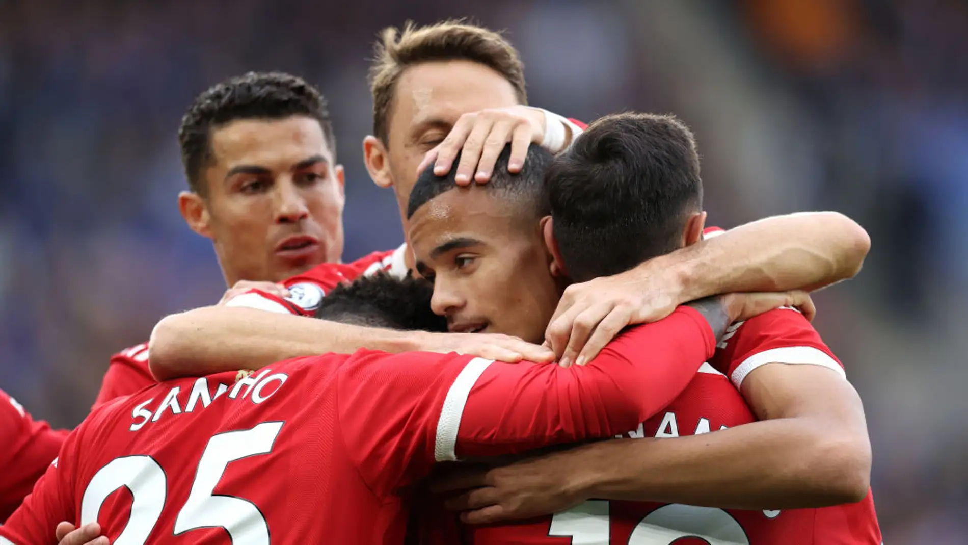 Cristiano Ronaldo celebra un gol con sus compañeros del Manchester United