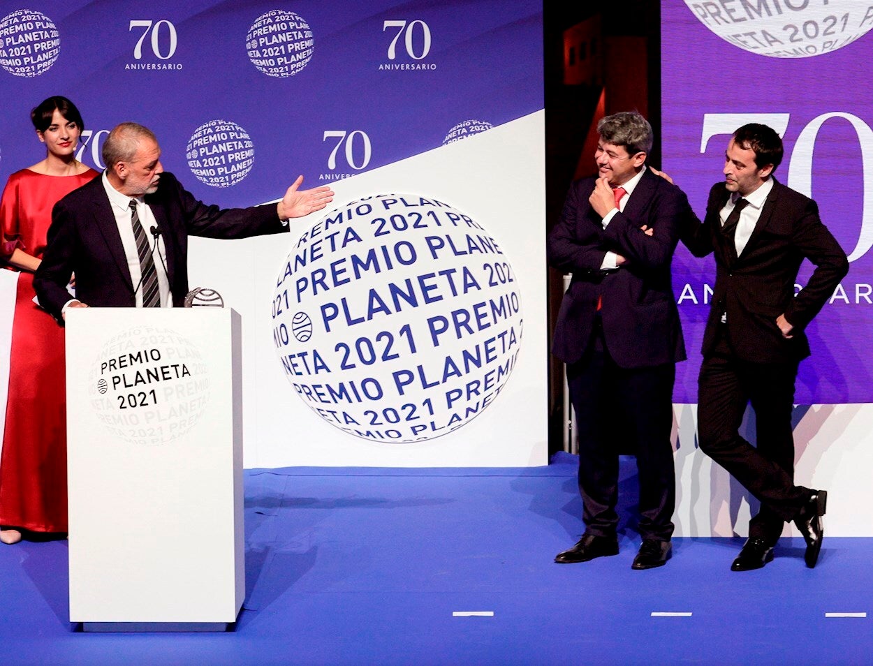 ¿Quién está detrás de Carmen Mola? Esta es la verdadera identidad tras el misterioso seudónimo ¿Quién está detrás de Carmen Mola? Esta es la verdadera identidad tras el misterioso seudónimo