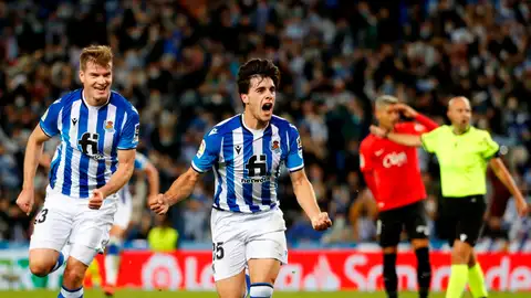 Los jugadores de la Real Sociedad, Julen Lobete y el noruego Alexander Sorloth Los jugadores de la Real Sociedad, Julen Lobete y el noruego Alexander Sorloth