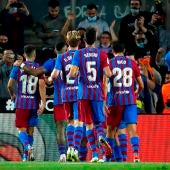 Los jugadores del FC Barcelona celebran el tercer gol del equipo blaugrana ante el Valencia.