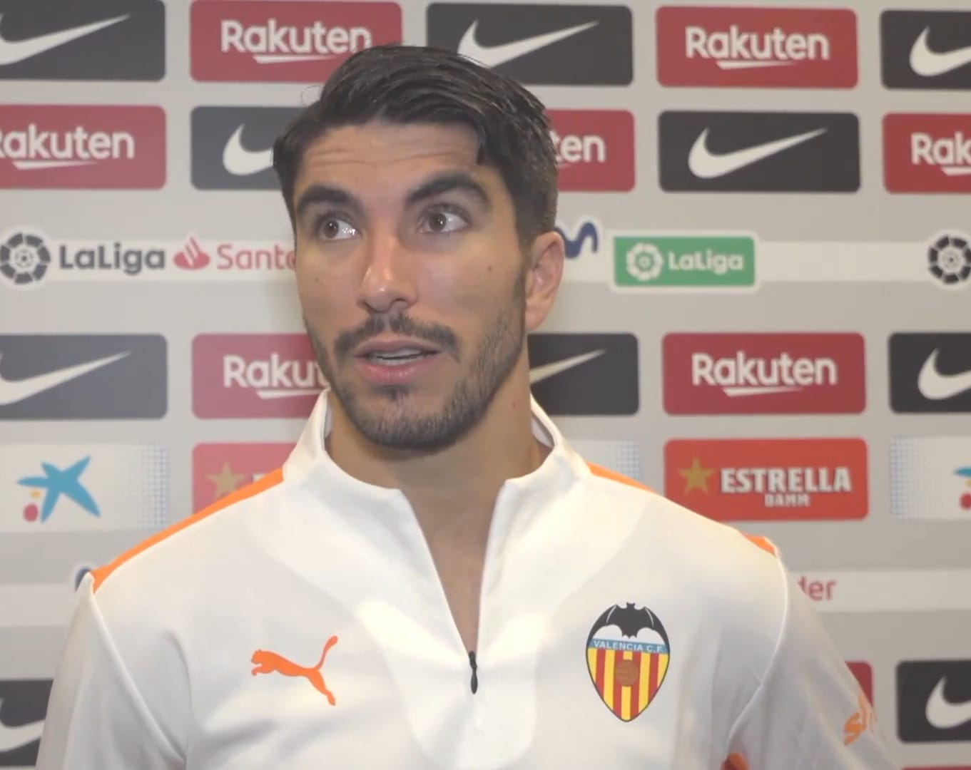 El Valencia niega que esté negociando el traspaso de Soler al Barcelona El Valencia niega que esté negociando el traspaso de Soler al Barcelona