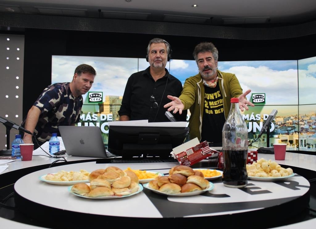 Agustín Jiménez celebra su cumpleaños y presenta su nuevo episodio de podcastn Agustín Jiménez celebra su cumpleaños y presenta su nuevo episodio de podcastn