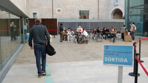 El govern defensa que la vacunació continuï sent voluntària. El govern defensa que la vacunació continuï sent voluntària.