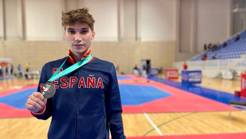 El taekwondista Hugo Arillo, medalla de plata en el Open Internacional de Montenegro.