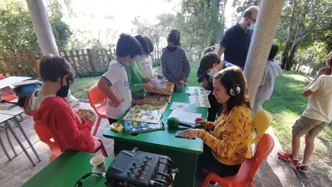 Ángeles Caballero en el Colegio Ingenio de Aravaca para hablar de los cromos Ángeles Caballero en el Colegio Ingenio de Aravaca para hablar de los cromos