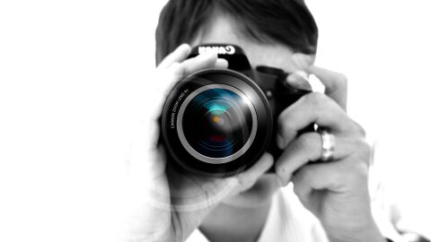 Un fot&oacute;grafo gana uno de los premios m&aacute;s prestigiosos tras captar una enorme ara&ntilde;a debajo de su cama