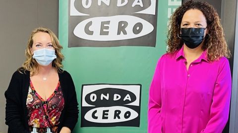 La presdienta del consell de Mallorca y candidata a la secretaría general del PSIB de Mallorca, Catalina Cladera, junto a la periodista, Elka Dimitrova. La presdienta del consell de Mallorca y candidata a la secretaría general del PSIB de Mallorca, Catalina Cladera, junto a la periodista, Elka Dimitrova.