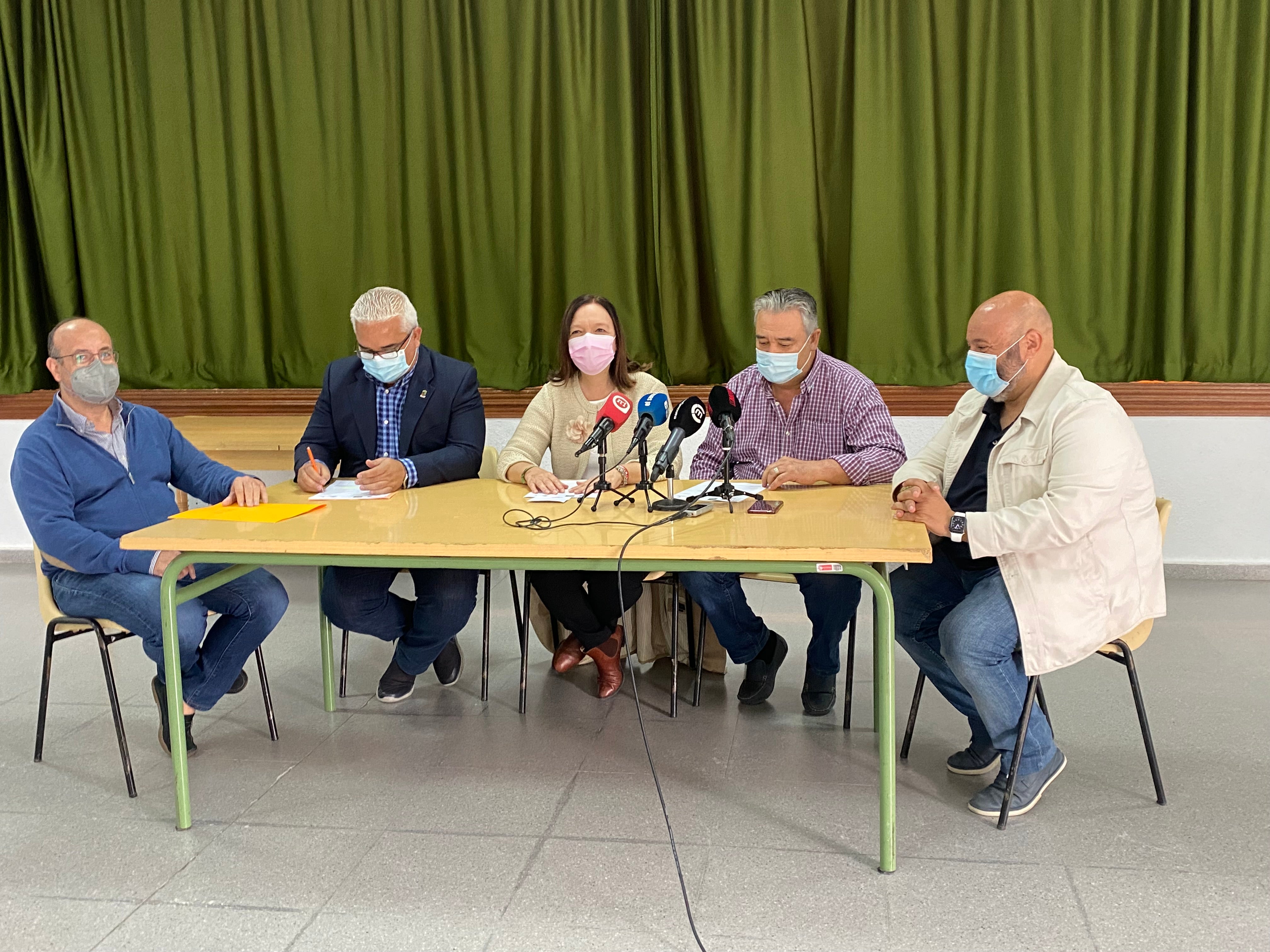 El Ayuntamiento de Alcázar y Mancha Norte, firman un convenio para la sustitución del vallado de la piscina de Alameda de Cervera El Ayuntamiento de Alcázar y Mancha Norte, firman un convenio para la sustitución del vallado de la piscina de Alameda de Cervera