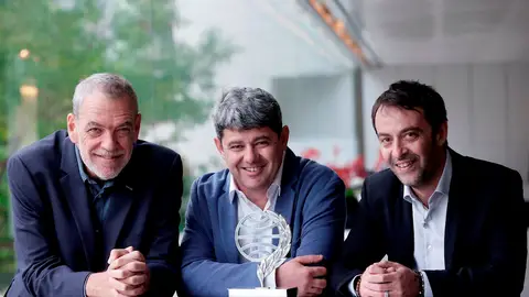 El trío de escritores y guionistas que se ocultaban tras el seudónimo de Carmen Mola El trío de escritores y guionistas que se ocultaban tras el seudónimo de Carmen Mola