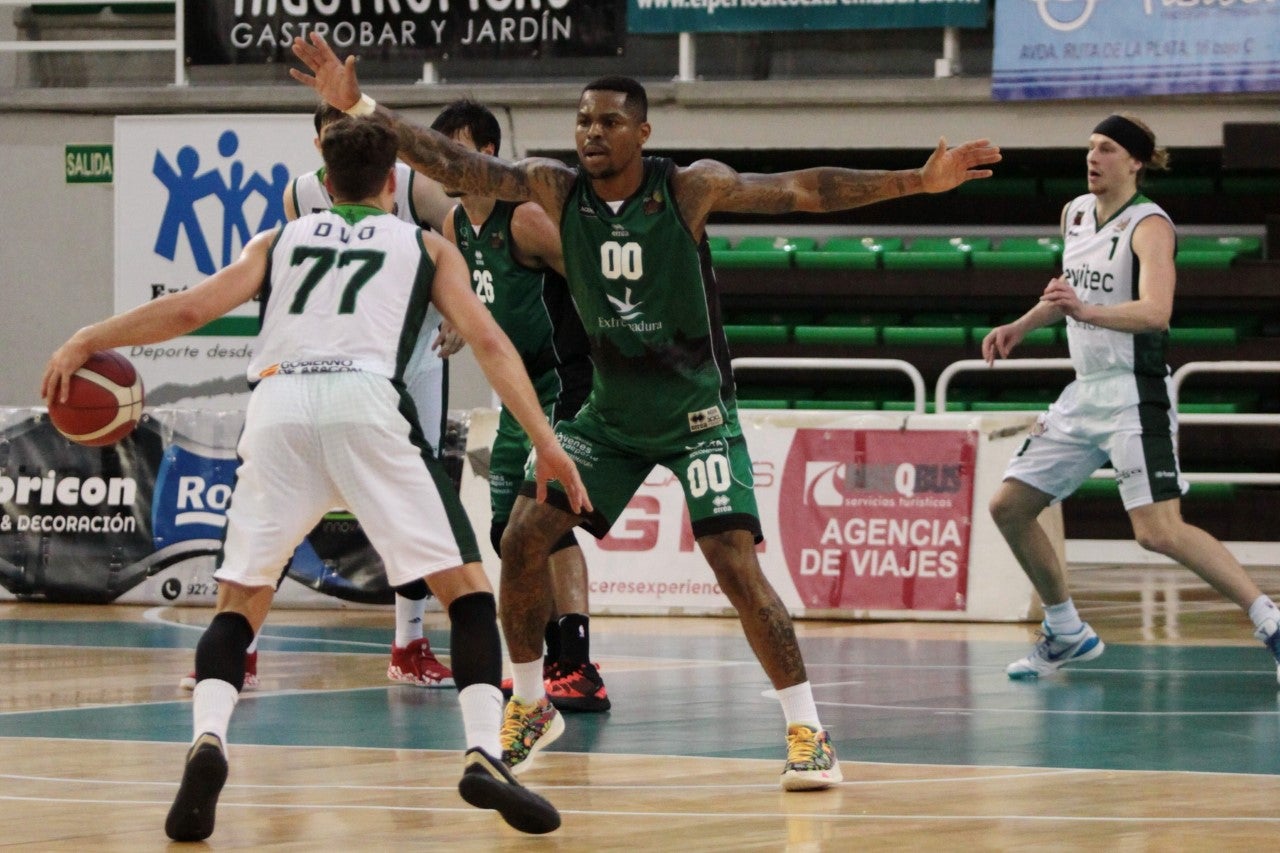 Pleno de victorias del Cáceres Basket tras ganar a Huesca en la prórroga (90-83) Pleno de victorias del Cáceres Basket tras ganar a Huesca en la prórroga (90-83)